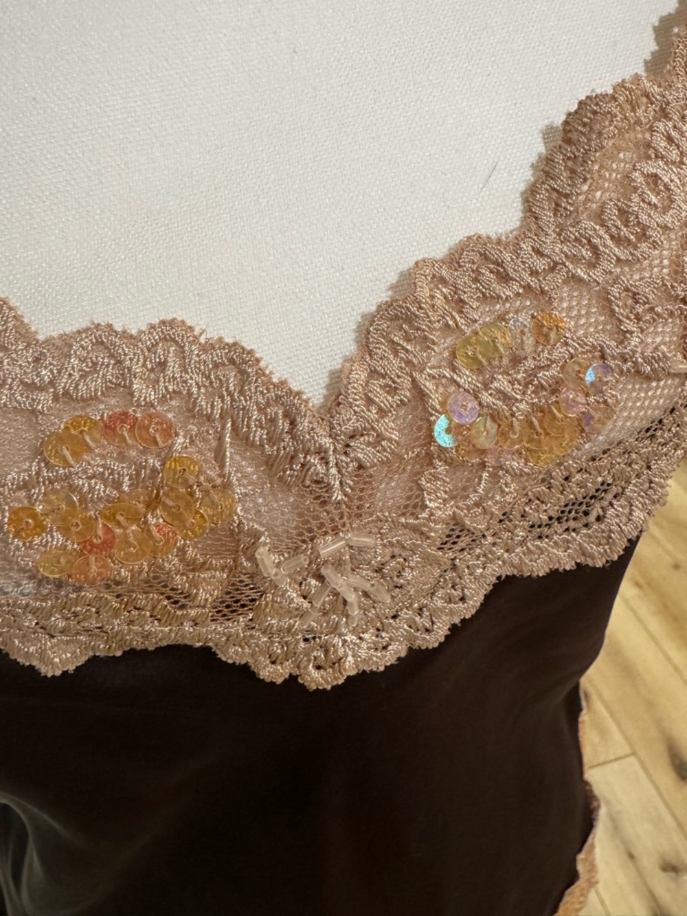 New York & Company brown silk camisole, beige lace trim, adjustable straps, M. - Picture 10 of 15